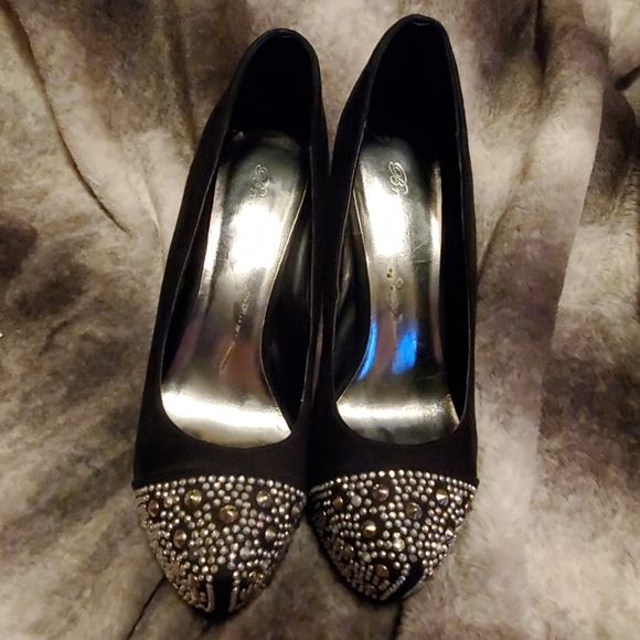 Heels - Picture 2 of 3